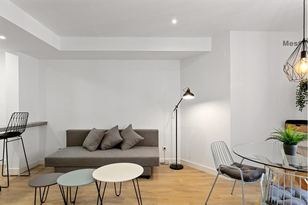 Refurnished One-bedroom Letras Apartamento